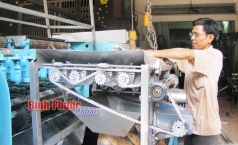 binh phuoc   ky su lang  che tao thanh cong may boc tach hat dieu