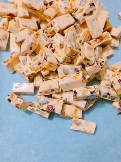 cach lam keo nougat  ?? hanh phuc dang hot ran ran cho tet nay