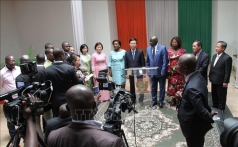 dong chi vo van thuong hoi kien thu tuong va chu tich quoc hoi cote d  8217 ivoire