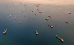 dung mua cao diem tau van chuyen container lai dang  ??dung choi ?? day ben ngoai cac cang chau a   chuyen gi dang xay ra