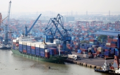 ganh nang logistics van keo lui xuat khau