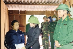 huong ve mien trung  den voi quan dan noi bien gioi